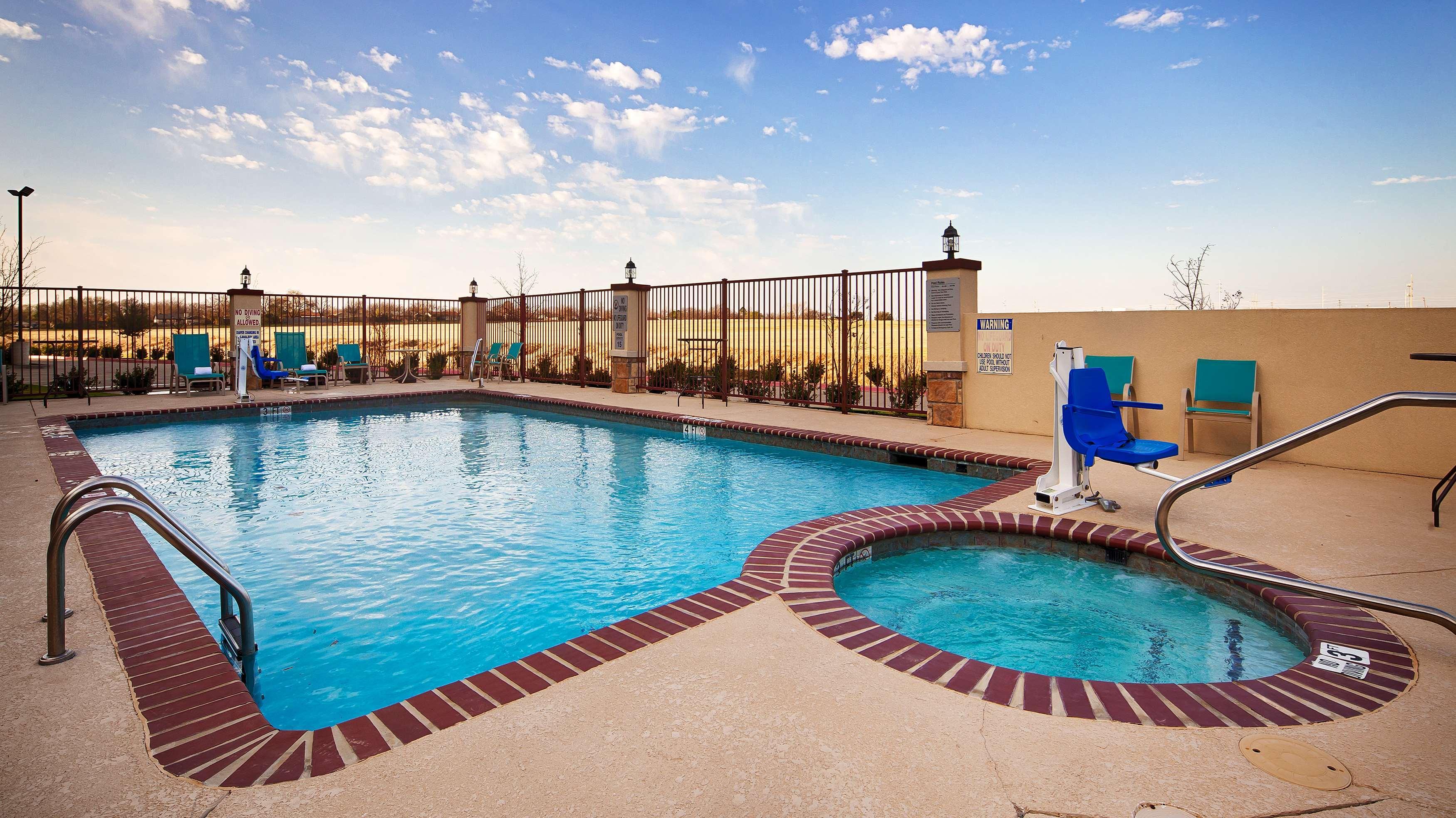 Best Western Plus Fort Worth Forest Hill Inn & Suites Екстер'єр фото